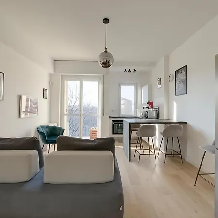 Loft Charme: Bilocale Con Balcone Milão