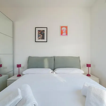 Loft Charme: Bilocale Con Balcone Milão