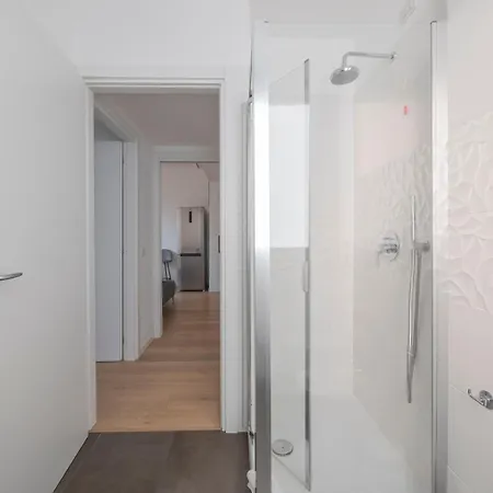 Loft Charme: Bilocale Con Balcone Milão